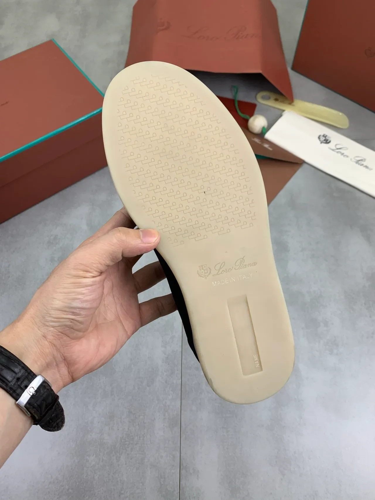 Loro Piana Sneakers en daim noir avec col en maille et semelle en gomme 3