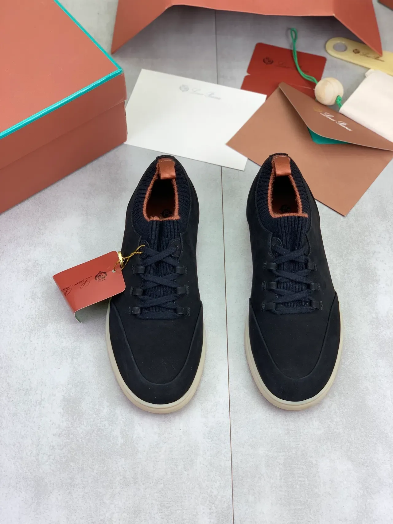 Loro Piana Sneakers en daim noir avec col en maille et semelle en gomme 4