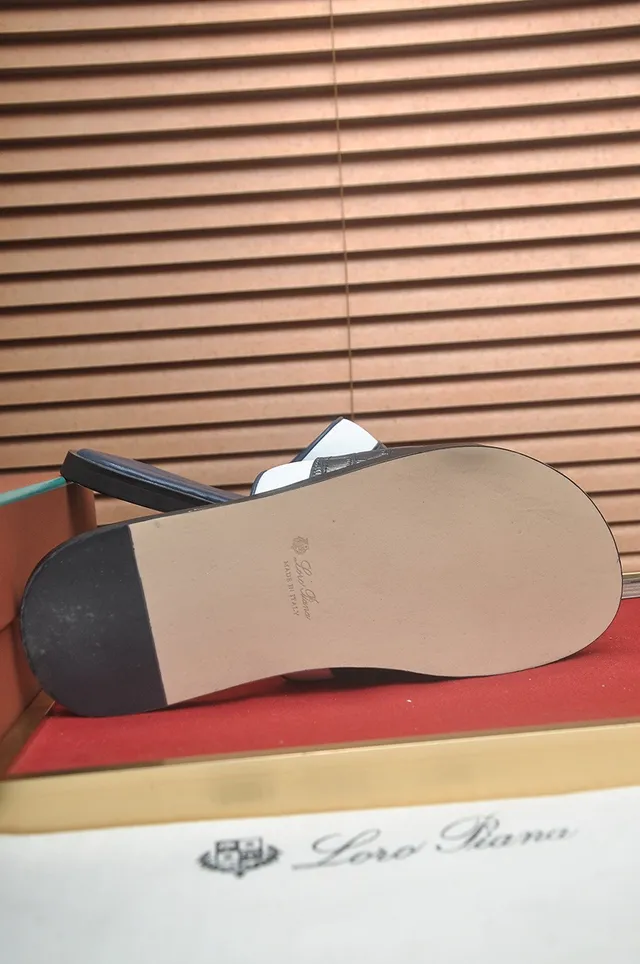 Loro Piana Croc-Embossed Navy and White Zapatilla 8