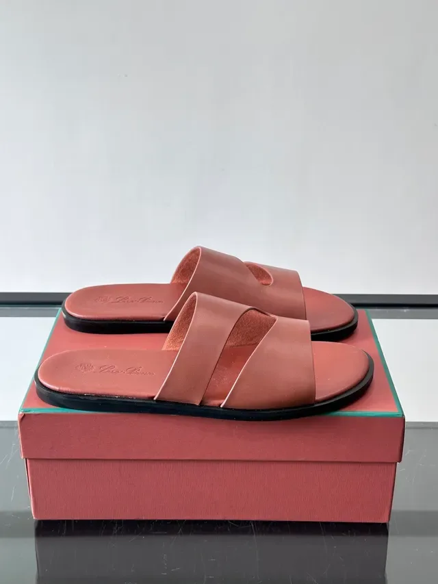 Loro Piana Croc Embossed दो पट्टियों वाला स्लाइड कैजुअल सैंडल 16