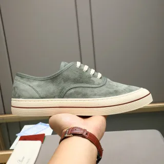 Loro Piana 绿米色 麂皮鞋面 低帮轮廓 休闲鞋