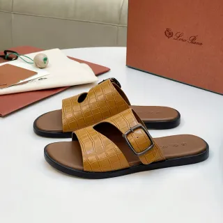 Loro Piana Sandálias Casuais em Couro Tan Croc-Embossed com Dupla Tira e Fivela