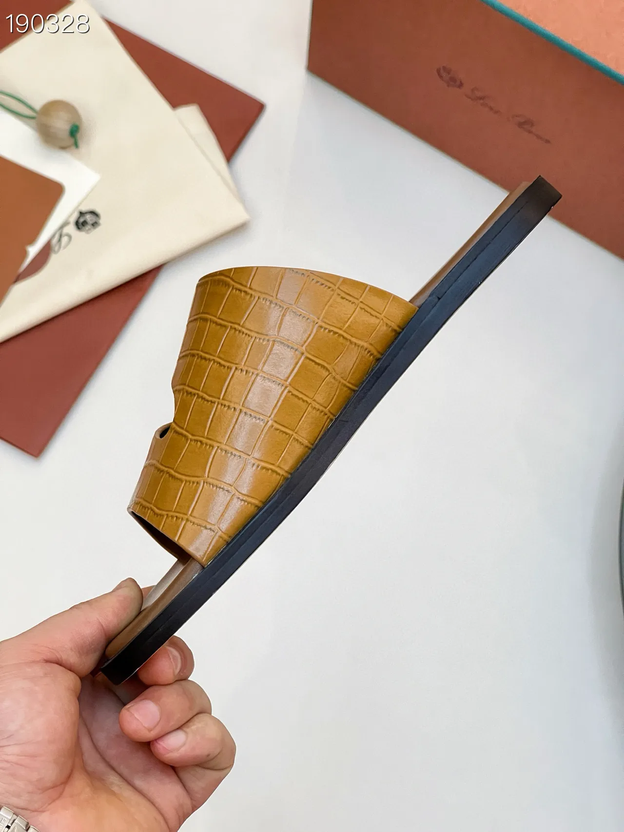 Loro Piana 棕色鳄鱼压纹双带扣休闲凉鞋 5