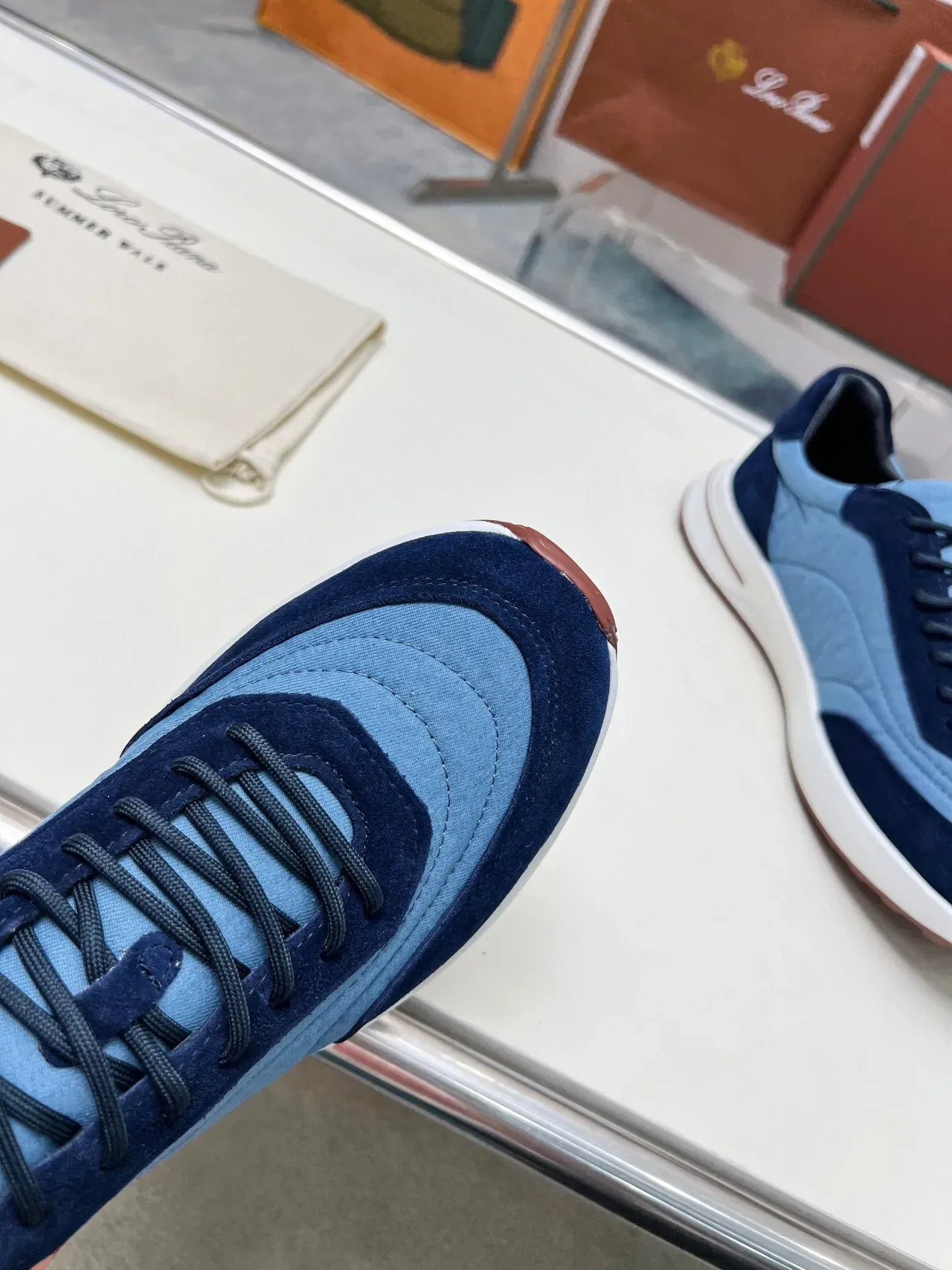 Loro Piana Tênis lifestyle de camurça e têxtil de duas cores 7