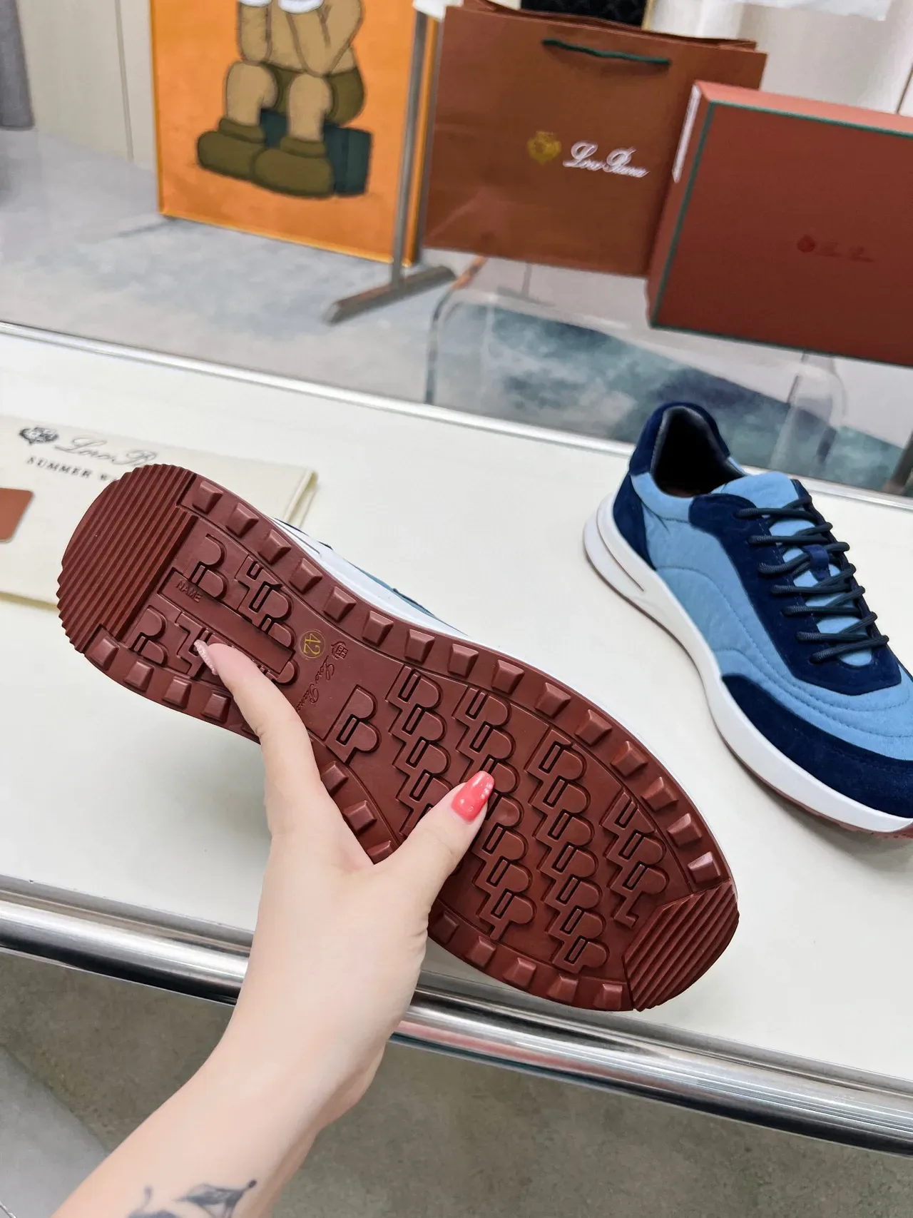 Loro Piana Tênis lifestyle de camurça e têxtil de duas cores 8