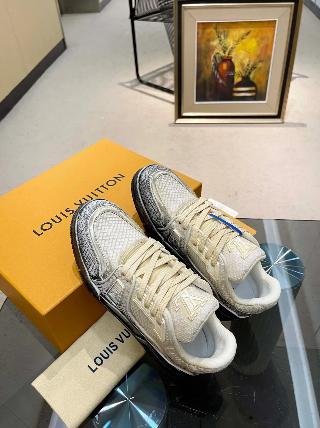 Louis Vuitton Beige Noir Cuir texturé en écaille Partie supérieure Surlevée Marque LV Monogramme Ténis lifestyle 6