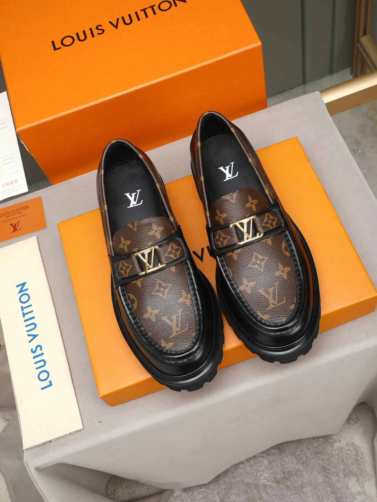 Louis Vuitton Preto Marrom Monograma Lona Borda Dourado Fivela Mocassim 2