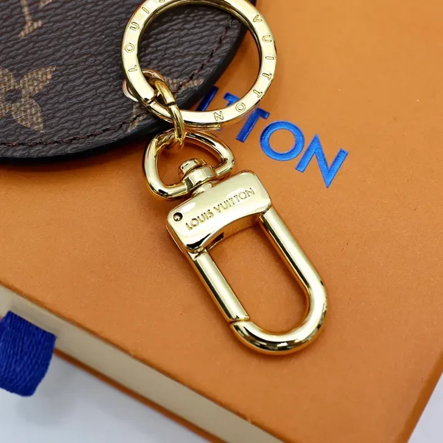 حقيبة كتف Louis Vuitton سوداء ذهبية دائرية منحوتة لوحة بروفايل كلاسيكي ونموذج 3