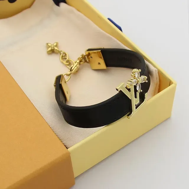 Louis Vuitton কালো সোনালি চামড়ার স্ট্র্যাপ LV Monogram ক্ল্যাস্প ব্রেসলেট 4