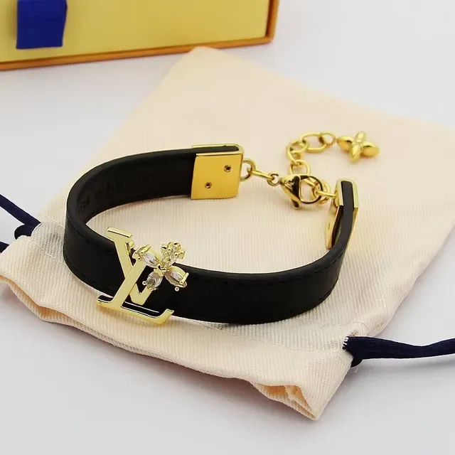 Louis Vuitton কালো সোনালি চামড়ার স্ট্র্যাপ LV Monogram ক্ল্যাস্প ব্রেসলেট 7