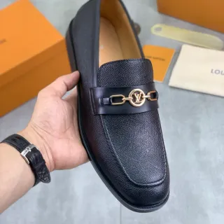 Louis Vuitton কালো সোনালি টেক্সচার্ড পেবল্ড লেদার LV সার্কেল বাকল লোফার
