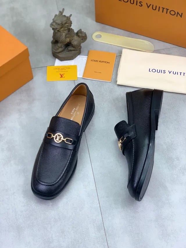 Louis Vuitton Black Gold Textured Pebbled Leather LV Circle Buckle Loafer 4