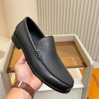 Louis Vuitton Mocasín Negro de Cuero con Correa Trenzada