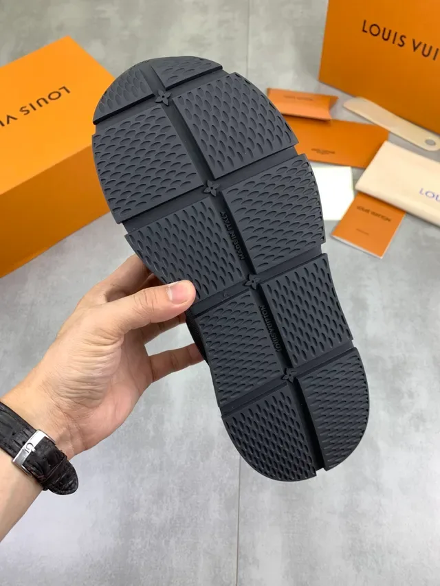 Louis Vuitton Pretos e Brancos Couro e Malha Superior Sola Escultada Lifestyle Sneakers 3