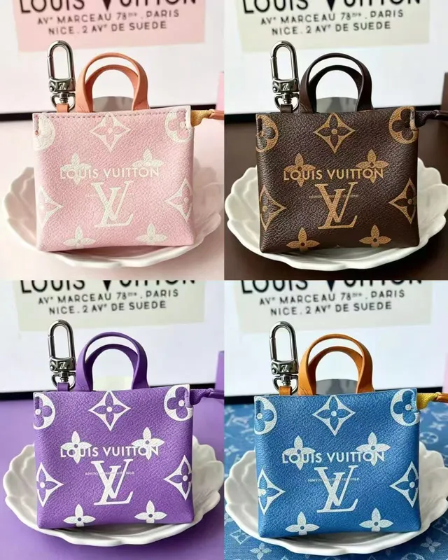 Louis Vuitton Bolsa Boston Miniatura Silhueta Estruturada de Couro com Impressão de Monograma em Azul Marinho 4
