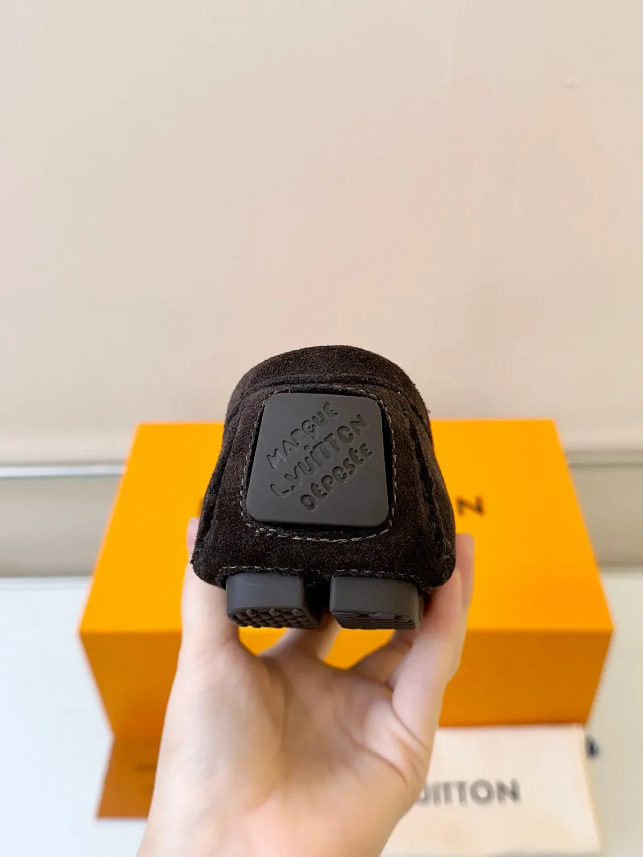 Louis Vuitton Loafer camurça marrom e preto com alça de couro em forma de H 4