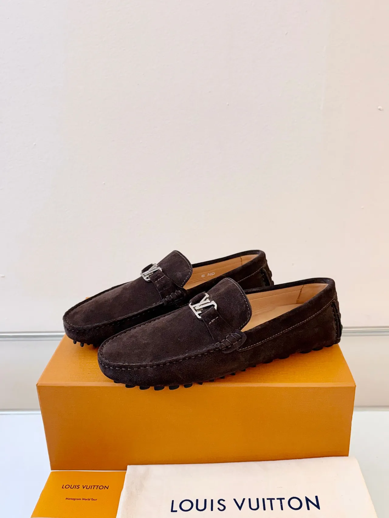 Louis Vuitton Loafer Camurça Marrom Preto Superior Fivela Metal LV 2