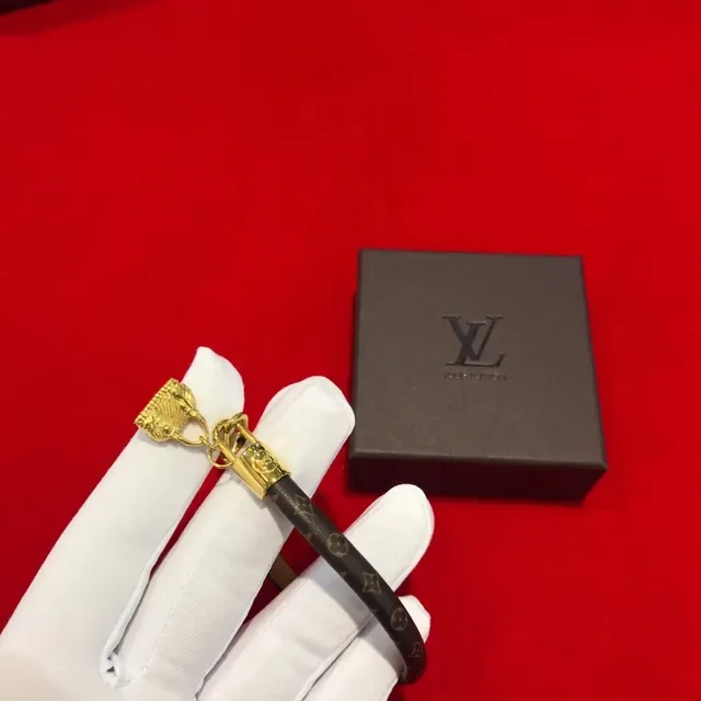 Louis Vuitton Pulseira Marrom Dourada Monograma Lona Fecho de Cadeado 7