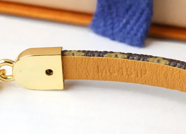 Louis Vuitton Pulsera Marrón Dorado Monograma Lona Pulida Charm Doble Corazón 3