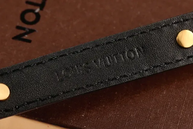 Louis Vuitton Pulseira Corrente Marrom Dourado Monogram Lona Forro Couro Preto 2