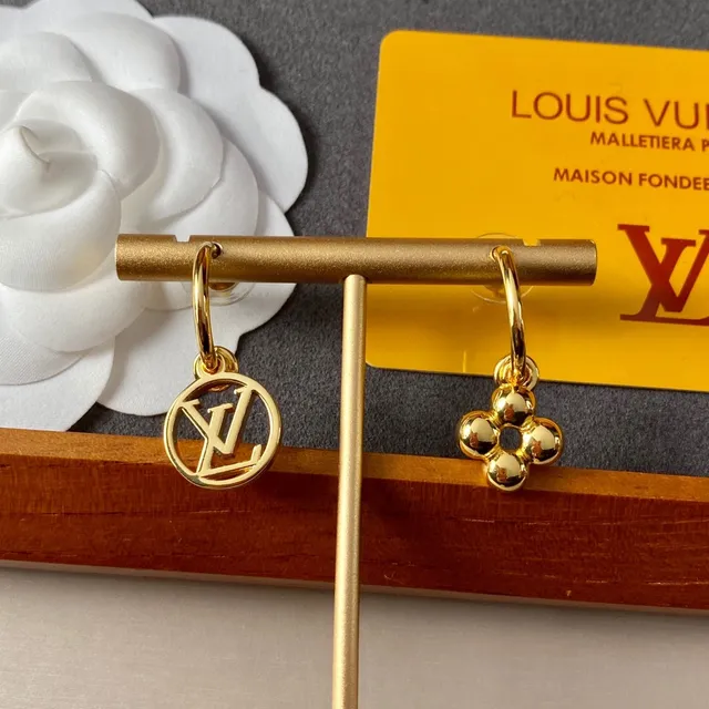 Louis Vuitton Boucles d'oreilles motif monogramme rond et fleur en ton doré 3