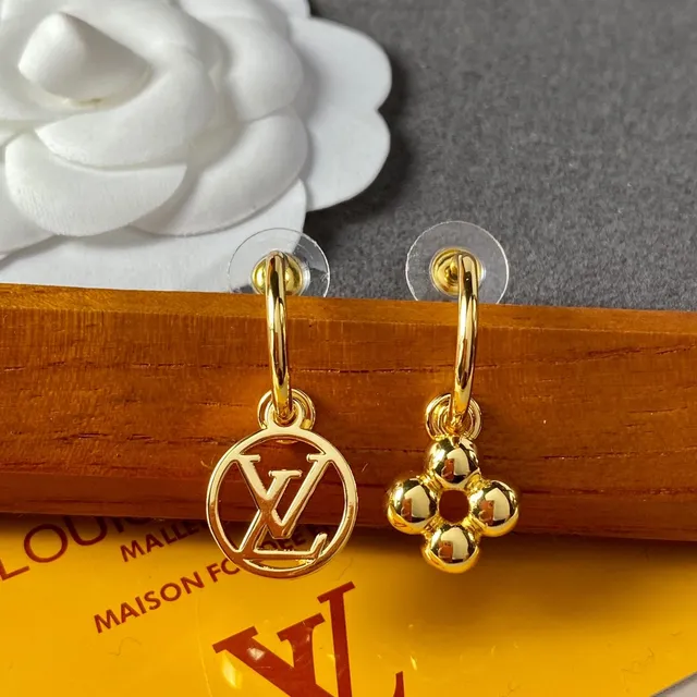 Louis Vuitton Boucles d'oreilles motif monogramme rond et fleur en ton doré 6