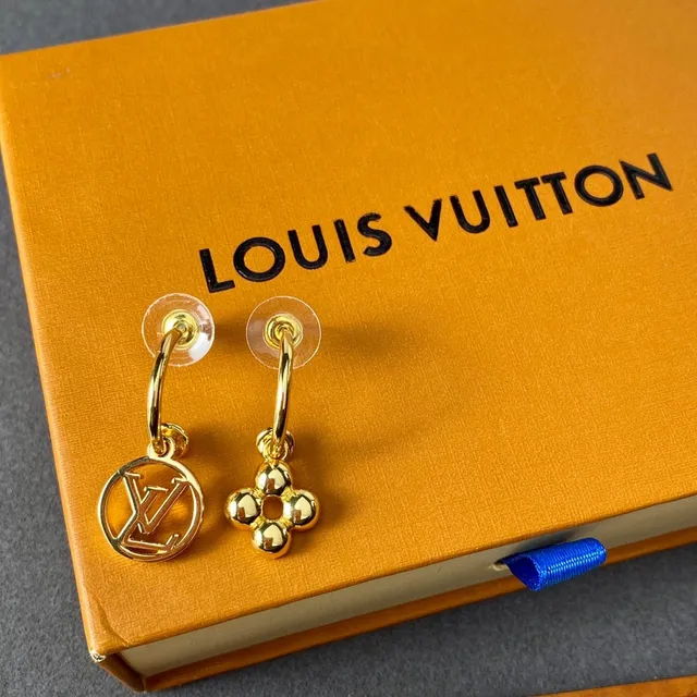 Louis Vuitton Boucles d'oreilles motif monogramme rond et fleur en ton doré 7