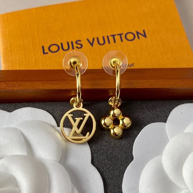 Louis Vuitton Boucles d'oreilles motif monogramme rond et fleur en ton doré 9