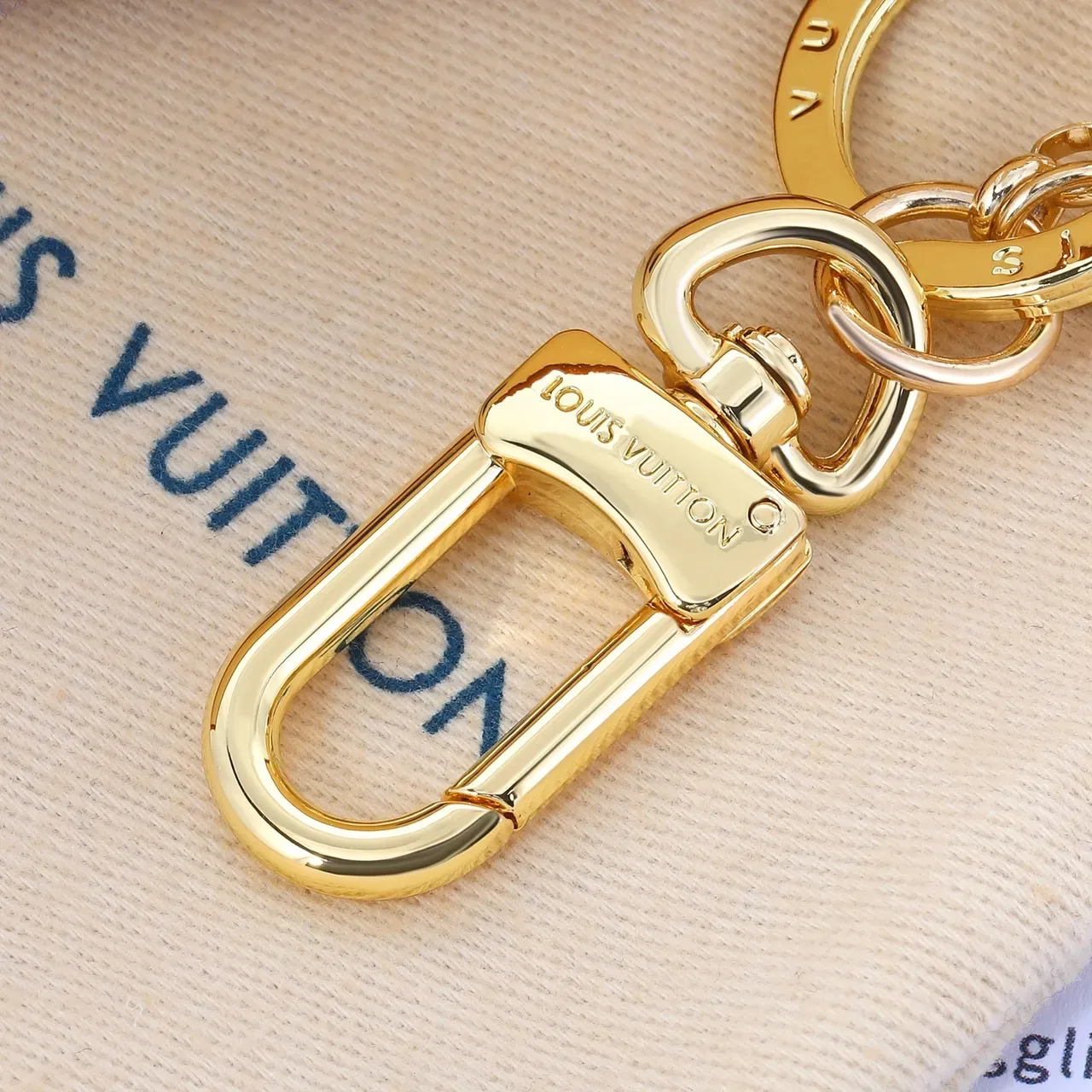 Louis Vuitton CoEUR Gold Blue Metal Heart-Shaped Pendant Bracelet 3