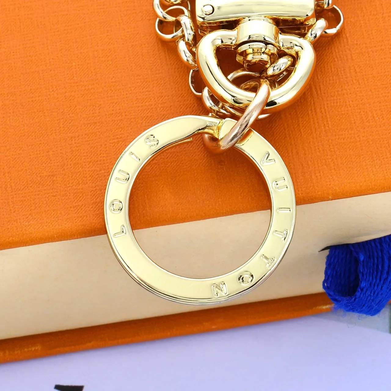 Louis Vuitton CoEUR Gold Blue Metal Heart-Shaped Pendant Bracelet 4