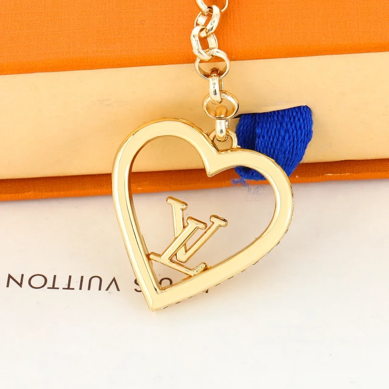 Louis Vuitton CoEUR Gold Blue Metal Heart-Shaped Pendant Bracelet 7