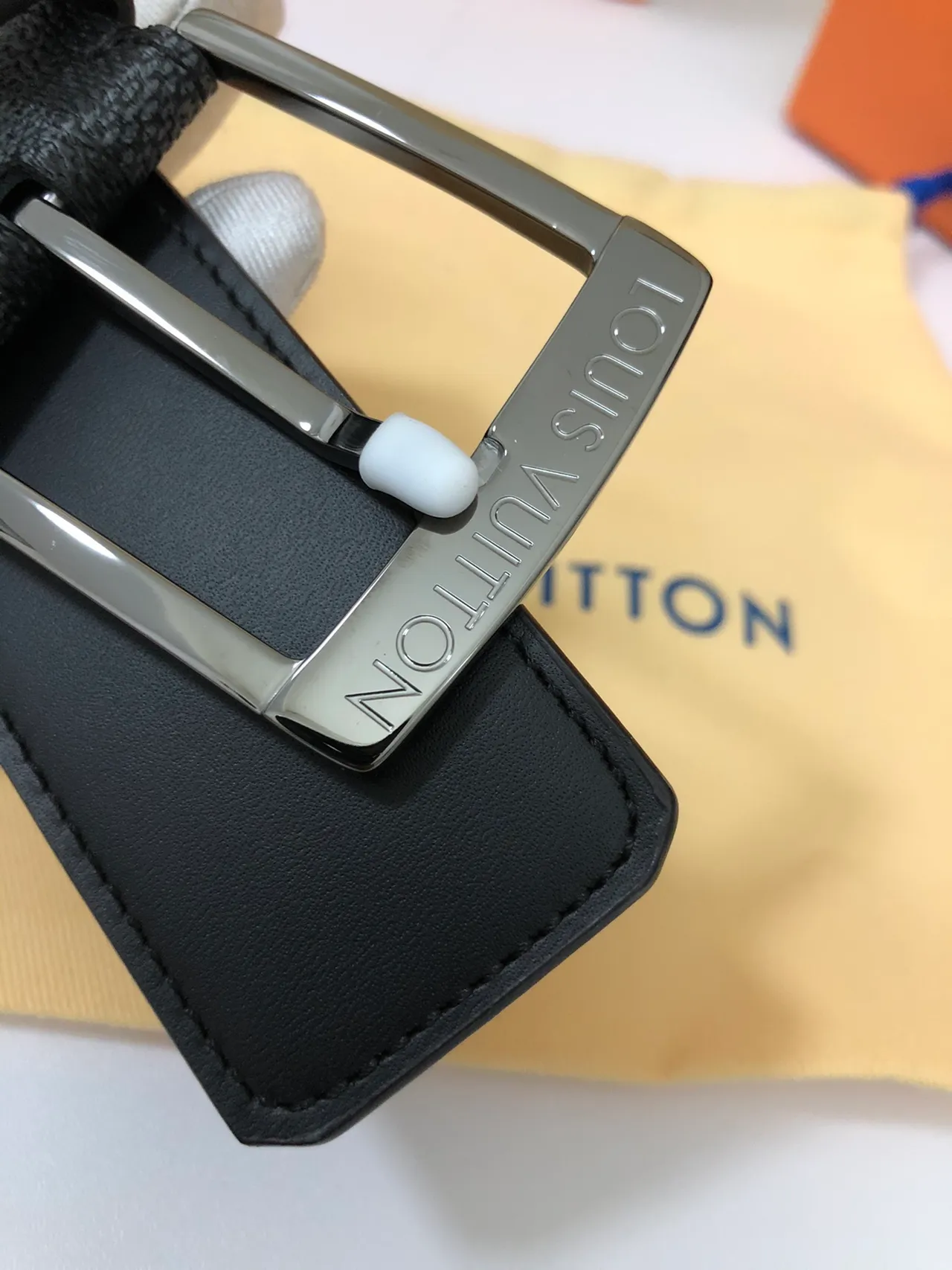 Louis Vuitton Damier 石墨黑灰 Monogram Canvas Polished Silver-Tone Buckle Leather Belt 2