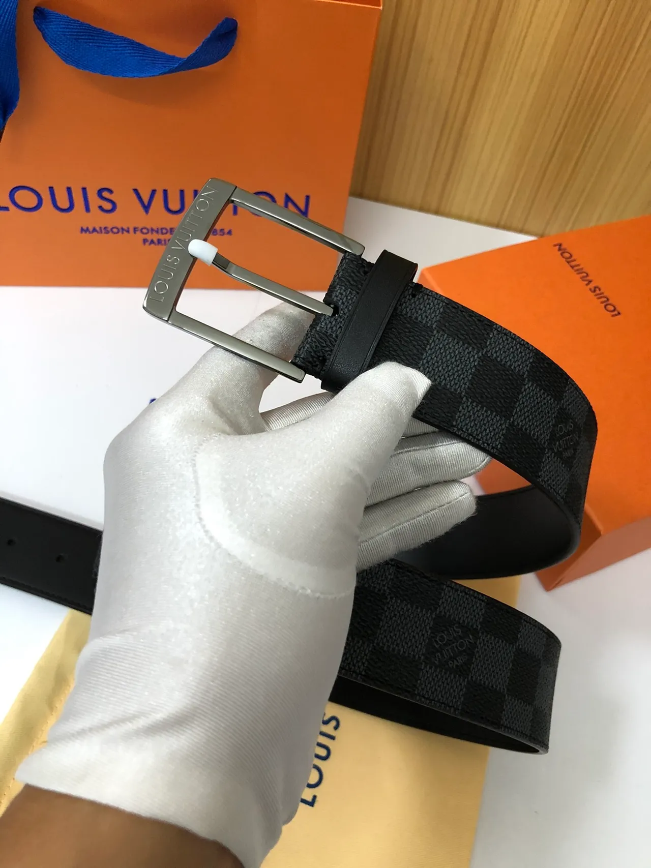 Louis Vuitton Damier 石墨黑灰 Monogram Canvas Polished Silver-Tone Buckle Leather Belt 5