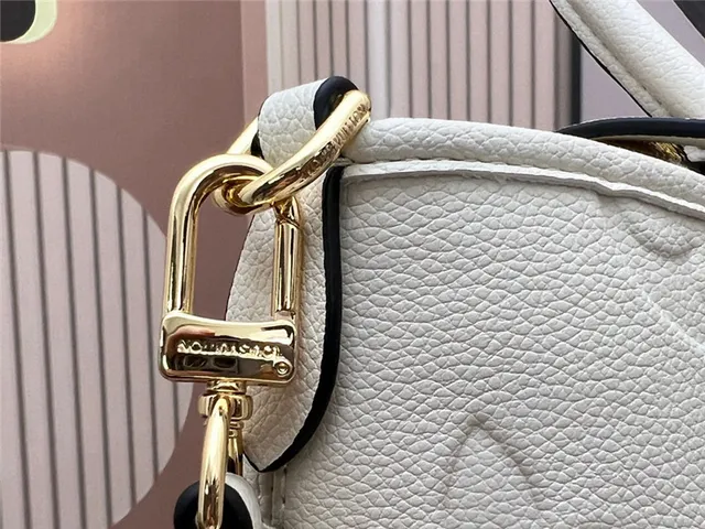 Sac Boston cuir Louis Vuitton Dauphine noir monogramme embossé 4
