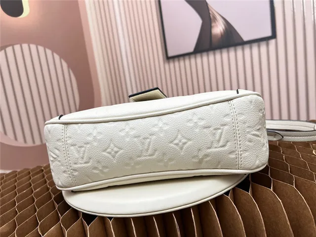 Sac Boston cuir Louis Vuitton Dauphine noir monogramme embossé 7