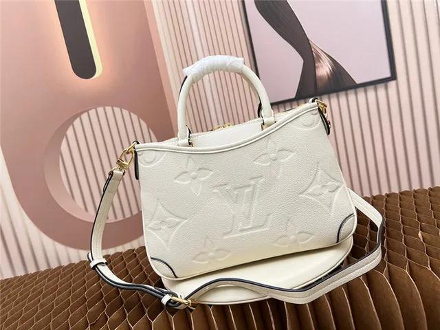 Sac Boston cuir Louis Vuitton Dauphine noir monogramme embossé 9
