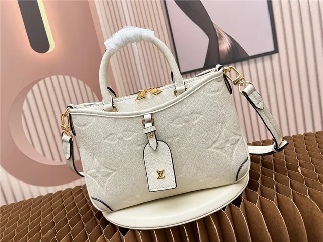 Sac Boston cuir Louis Vuitton Dauphine noir monogramme embossé 10