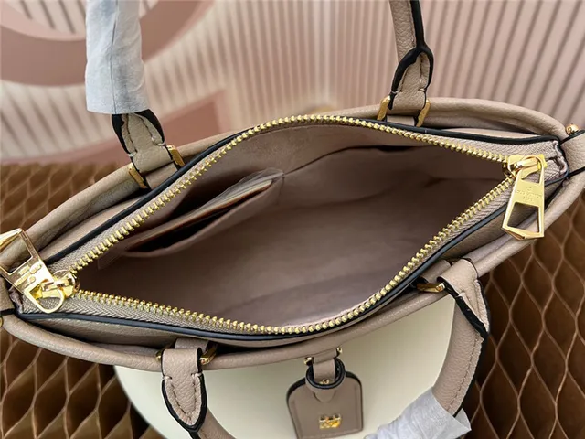 Sac Boston cuir Louis Vuitton Dauphine noir monogramme embossé 11