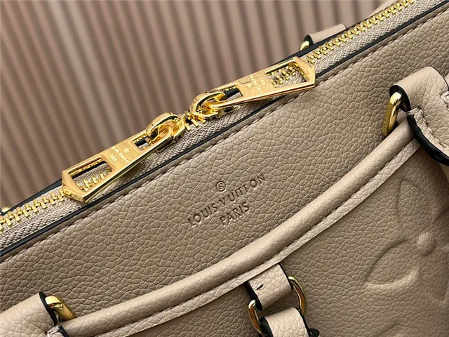 Sac Boston cuir Louis Vuitton Dauphine noir monogramme embossé 14