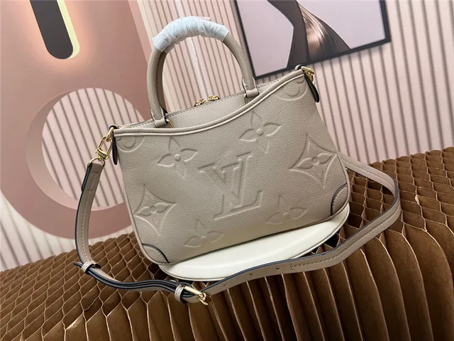 Sac Boston cuir Louis Vuitton Dauphine noir monogramme embossé 18