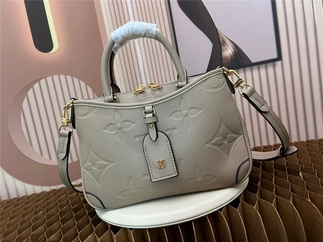 Sac Boston cuir Louis Vuitton Dauphine noir monogramme embossé 19
