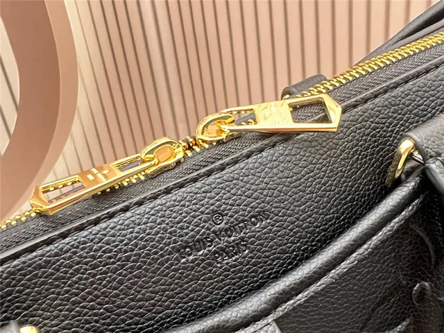 Sac Boston cuir Louis Vuitton Dauphine noir monogramme embossé 23