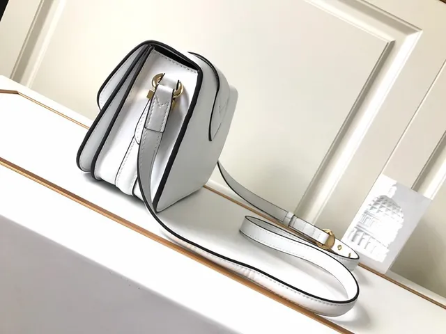 Louis Vuitton Dauphine সাদা চামড়ার আন্ডারআর্ম ব্যাগ 8