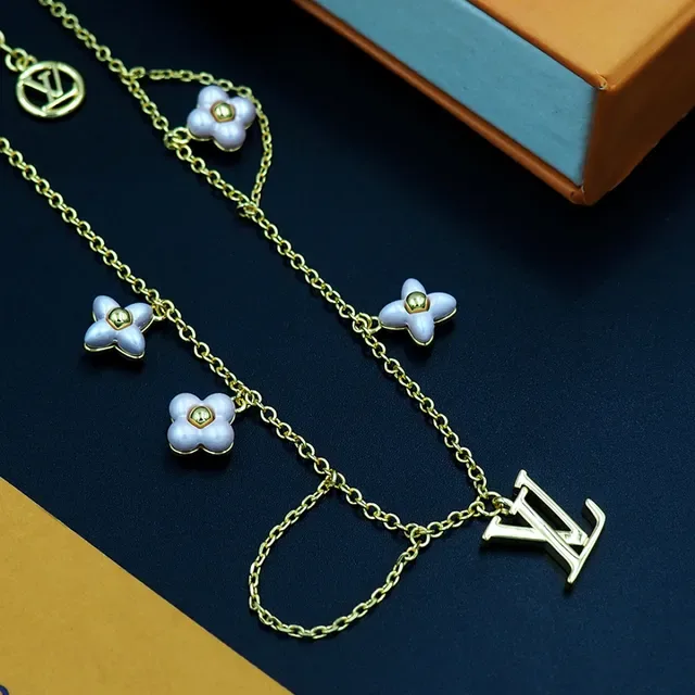 Louis Vuitton Colar com Encanto Floral Dourado 2