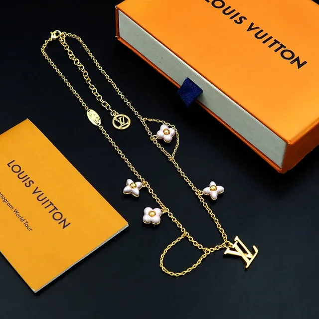Louis Vuitton Colar com Encanto Floral Dourado 9