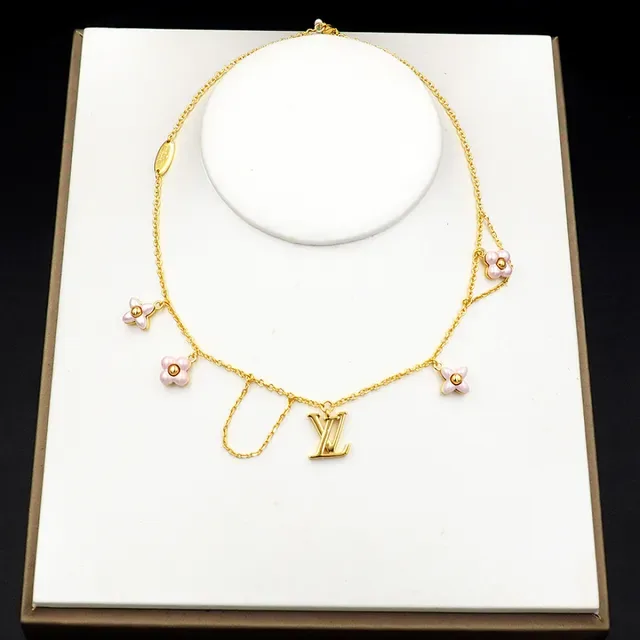Louis Vuitton Colar com Encanto Floral Dourado 11