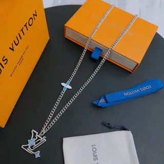 Louis Vuitton ফুল মোনোগ্রাম এনামেল পেন্ডেন্ট নেকলেস