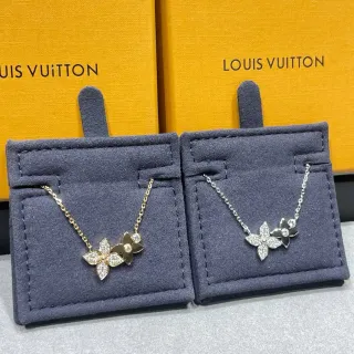 Colar com pingente floral de Louis Vuitton com motivo floral