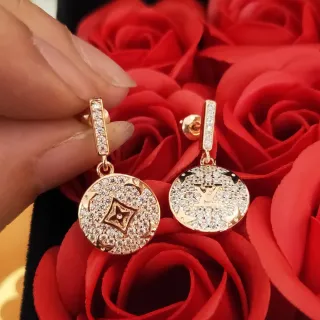 أقراط Louis Vuitton ذهبي أسود Pavé-Crystal Encrusted Circular Disc Pendant