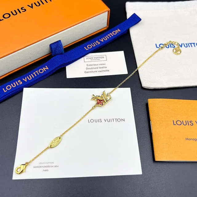 Louis Vuitton সোনার চেইন Interlocking LV মনোগ্রাম পেন্ডেন্ট নেকলেস 3